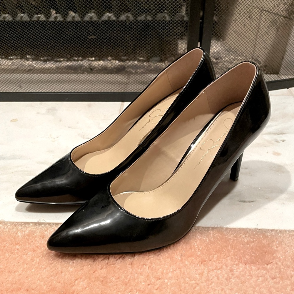 LAENIE - Black patent pumps